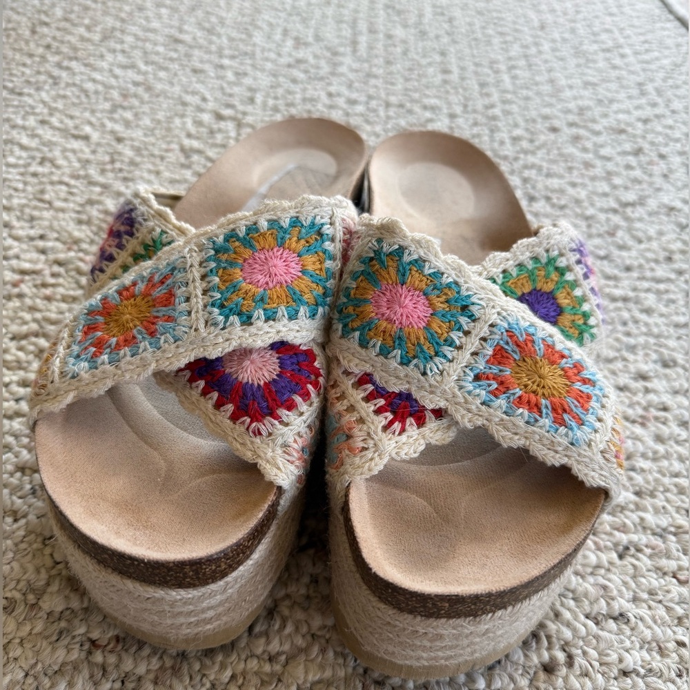 Altar'd State Paige Crotchet Platform Multicolored Slip On Sandals (Sz 8)
